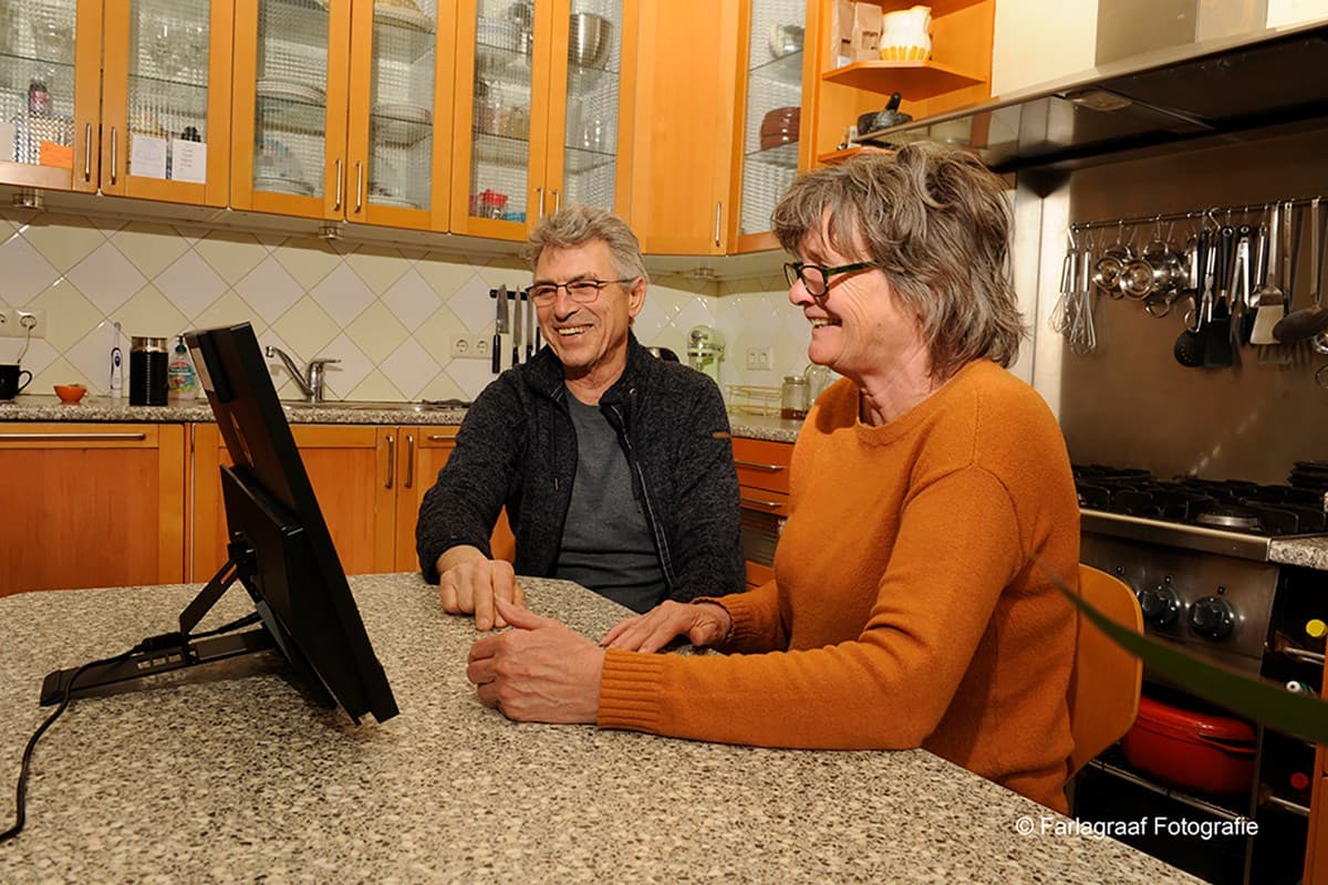 BrainTrainerPlus touchscreen console en uso